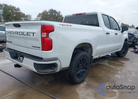 2024 Chevrolet Silverado 1500 4Wd Standard Bed Custom z USA, uszkodzony, nr VIN 1GCRDBEK2RZ395843